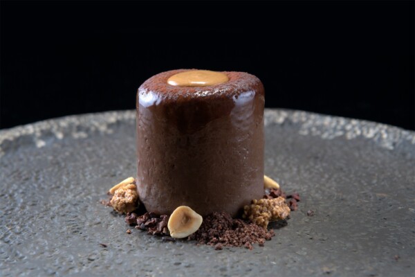 Virtual moelleux-Chocolate mousse, chocolate biscuit, bitter chocolate crémeux and hazelnut praline paste